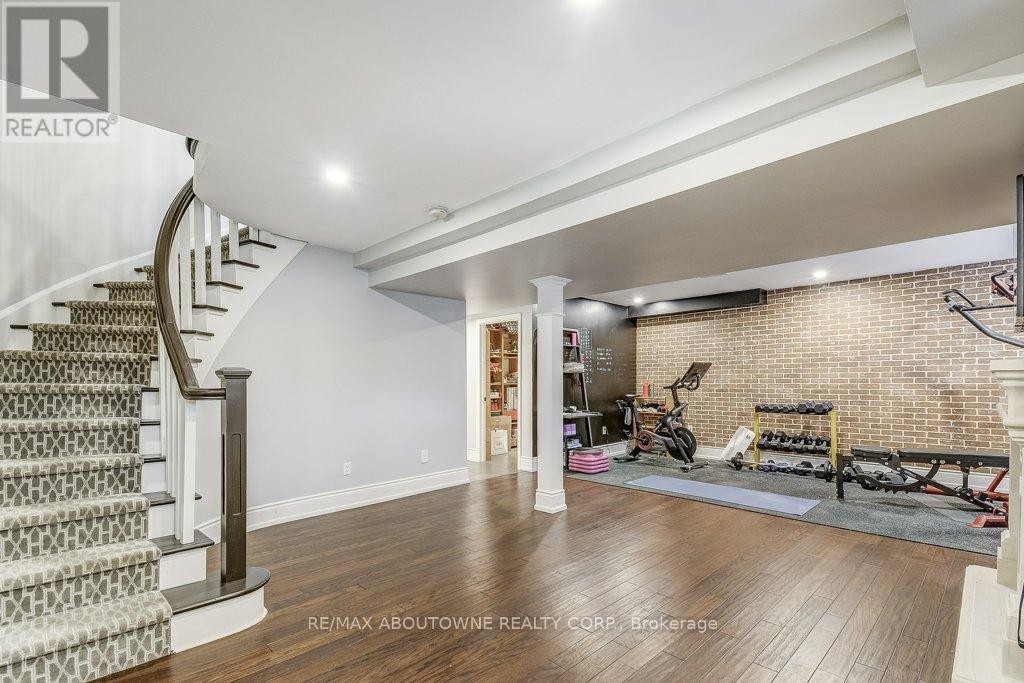 












21 CHISHOLM STREET

,
Oakville (CO Central),




Ontario
L6K3W2

