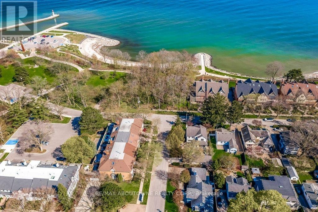 












21 CHISHOLM STREET

,
Oakville (CO Central),




Ontario
L6K3W2

