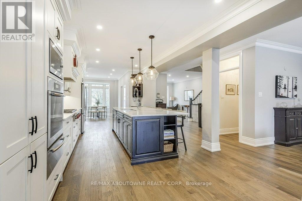 












21 CHISHOLM STREET

,
Oakville (CO Central),




Ontario
L6K3W2

