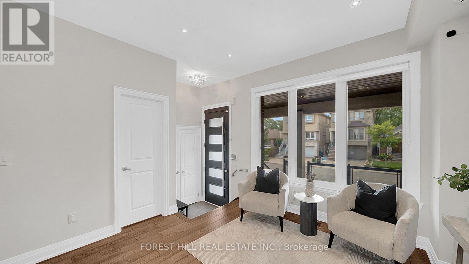 












1070 BRIAR HILL AVENUE

,
Toronto (Briar Hill-Belgravia),




Ontario
M6B1M7

