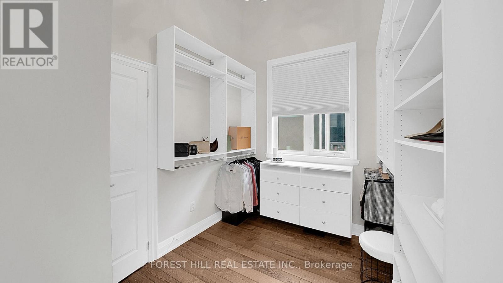 












1070 BRIAR HILL AVENUE

,
Toronto (Briar Hill-Belgravia),




Ontario
M6B1M7

