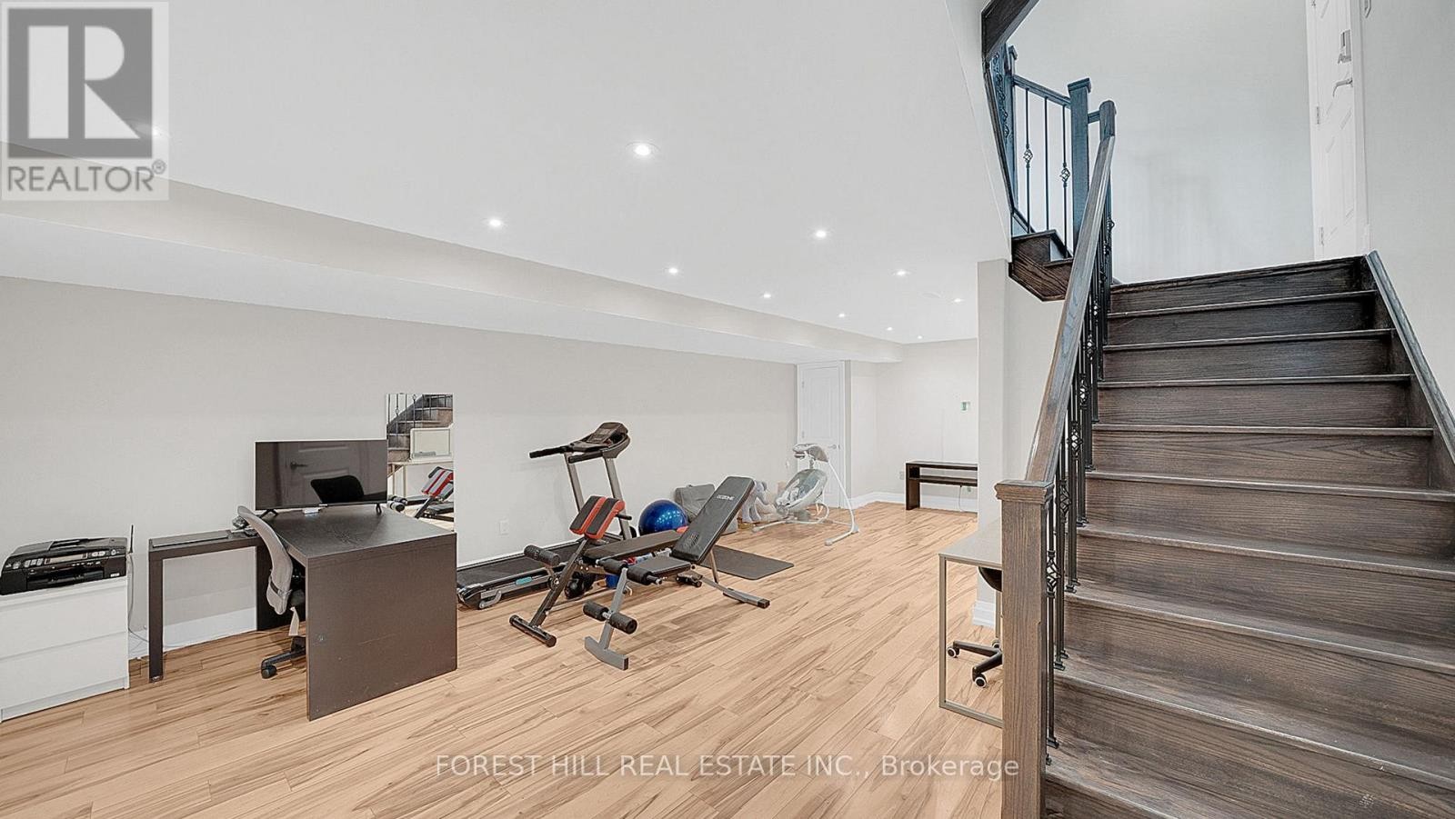 












1070 BRIAR HILL AVENUE

,
Toronto (Briar Hill-Belgravia),




Ontario
M6B1M7

