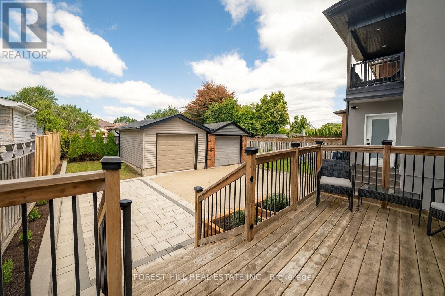 












1070 BRIAR HILL AVENUE

,
Toronto (Briar Hill-Belgravia),




Ontario
M6B1M7

