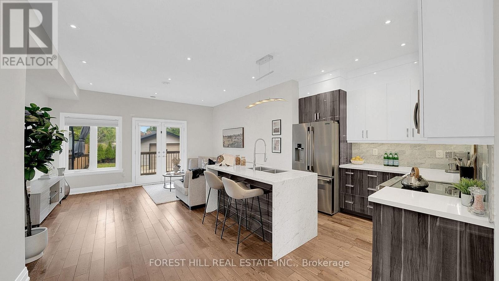 












1070 BRIAR HILL AVENUE

,
Toronto (Briar Hill-Belgravia),




Ontario
M6B1M7

