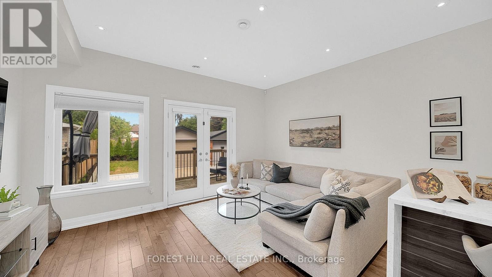 












1070 BRIAR HILL AVENUE

,
Toronto (Briar Hill-Belgravia),




Ontario
M6B1M7

