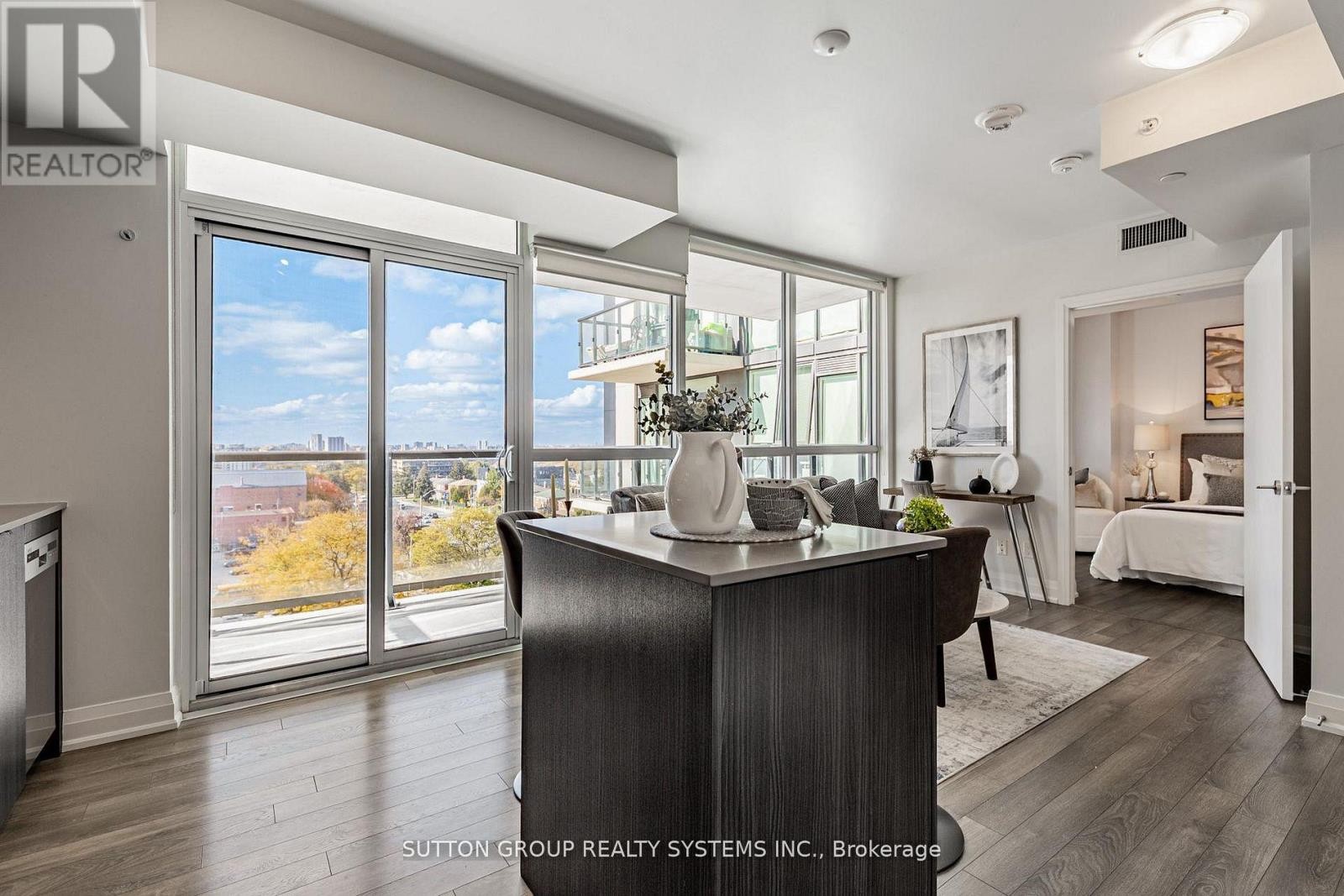 












611 - 1461 LAWRENCE AVENUE W

,
Toronto (Brookhaven-Amesbury),




Ontario
M6L0A6

