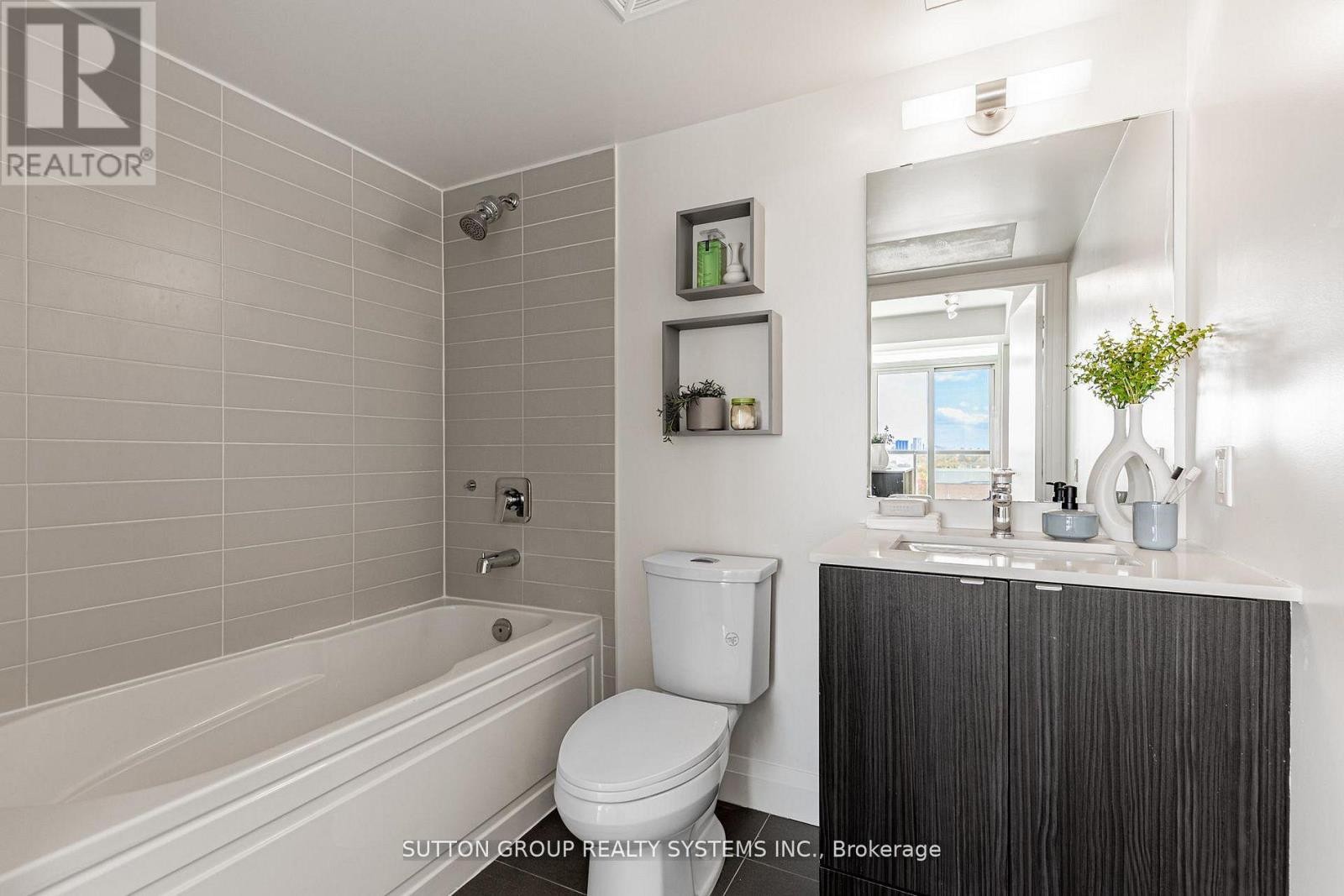 












611 - 1461 LAWRENCE AVENUE W

,
Toronto (Brookhaven-Amesbury),




Ontario
M6L0A6

