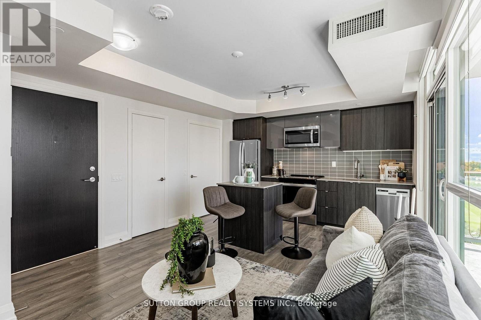 












611 - 1461 LAWRENCE AVENUE W

,
Toronto (Brookhaven-Amesbury),




Ontario
M6L0A6

