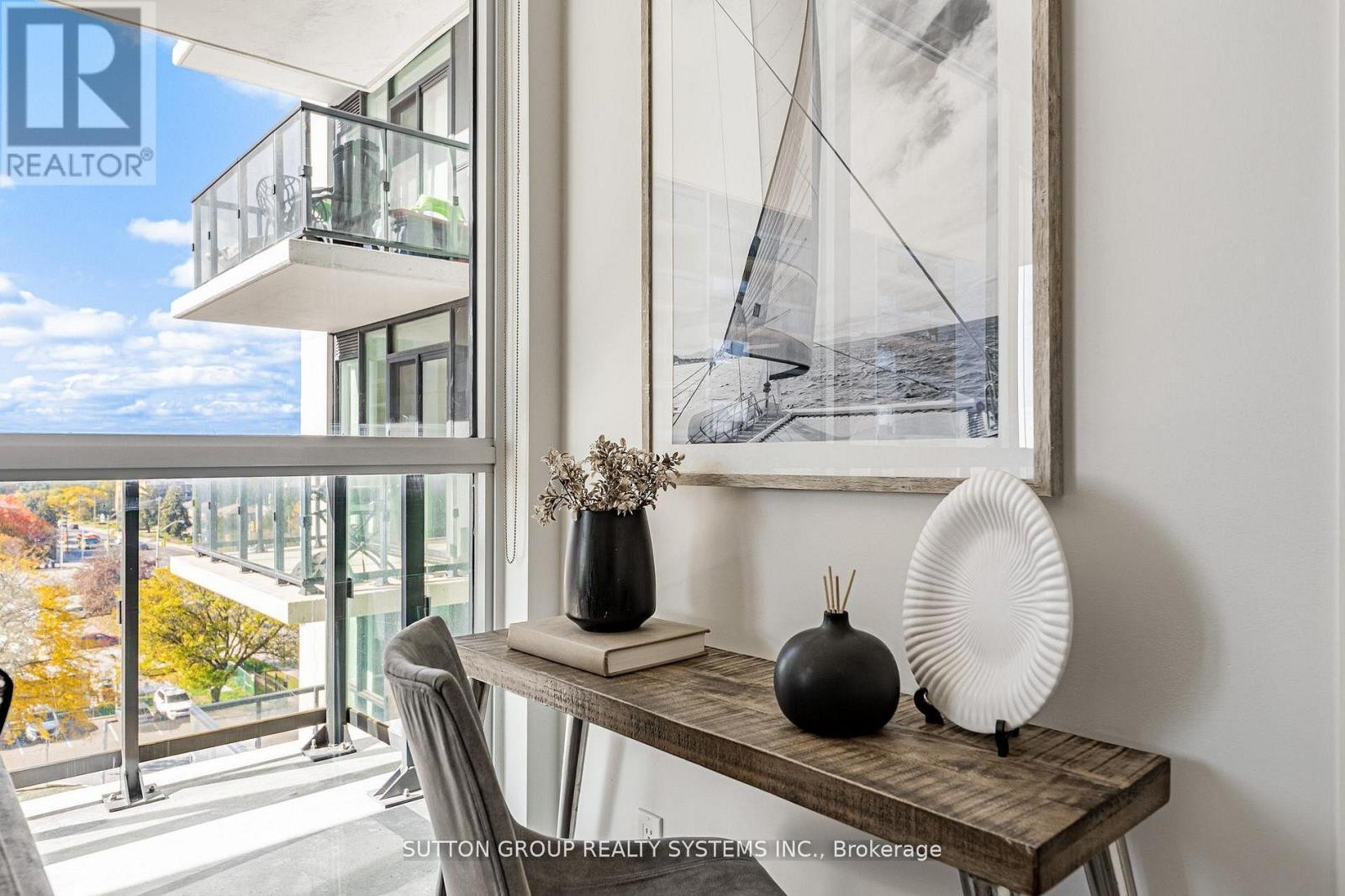 












611 - 1461 LAWRENCE AVENUE W

,
Toronto (Brookhaven-Amesbury),




Ontario
M6L0A6

