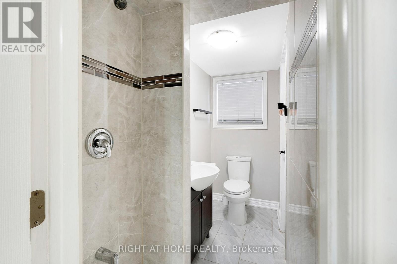 












154 - 180 MISSISSAUGA VALLEY BOULEVARD

,
Mississauga (Cooksville),




Ontario
L5A3M2

