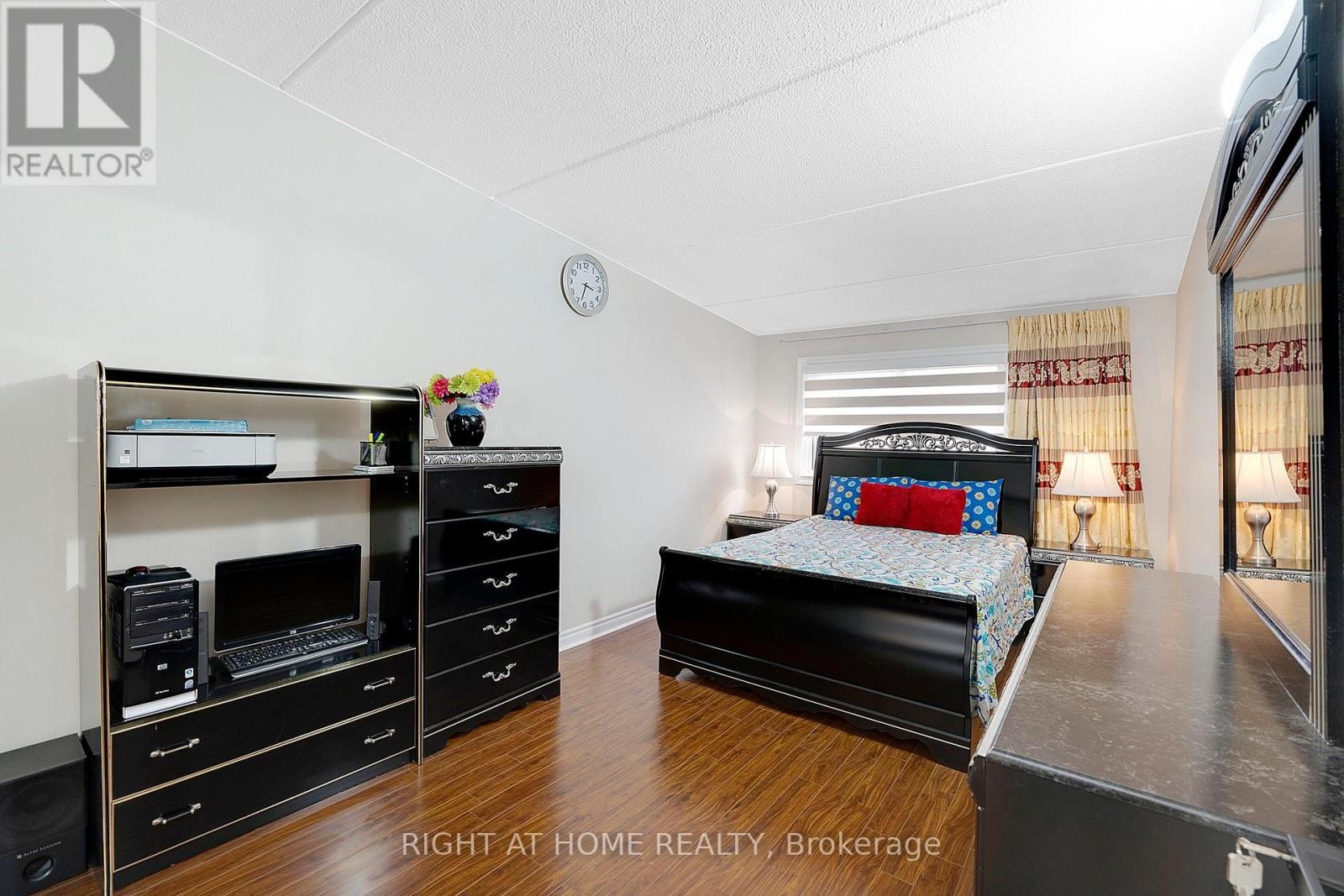 












154 - 180 MISSISSAUGA VALLEY BOULEVARD

,
Mississauga (Cooksville),




Ontario
L5A3M2

