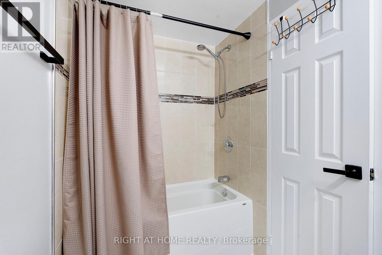 












154 - 180 MISSISSAUGA VALLEY BOULEVARD

,
Mississauga (Cooksville),




Ontario
L5A3M2

