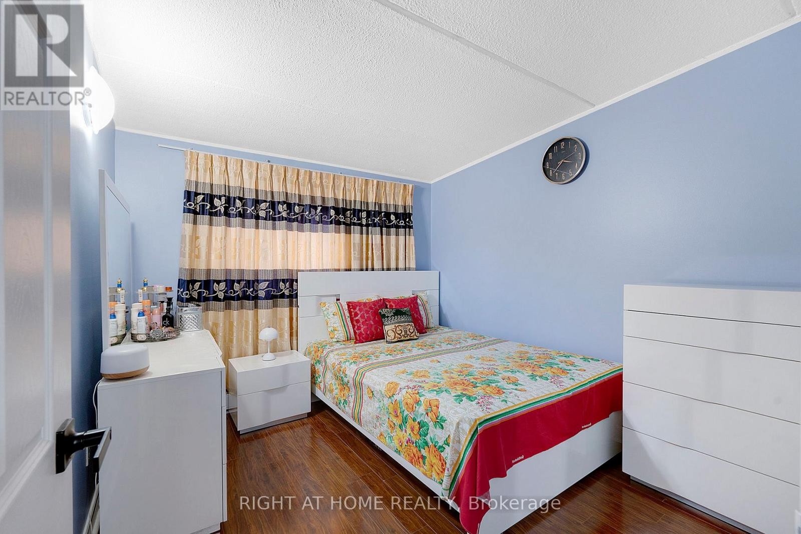 












154 - 180 MISSISSAUGA VALLEY BOULEVARD

,
Mississauga (Cooksville),




Ontario
L5A3M2

