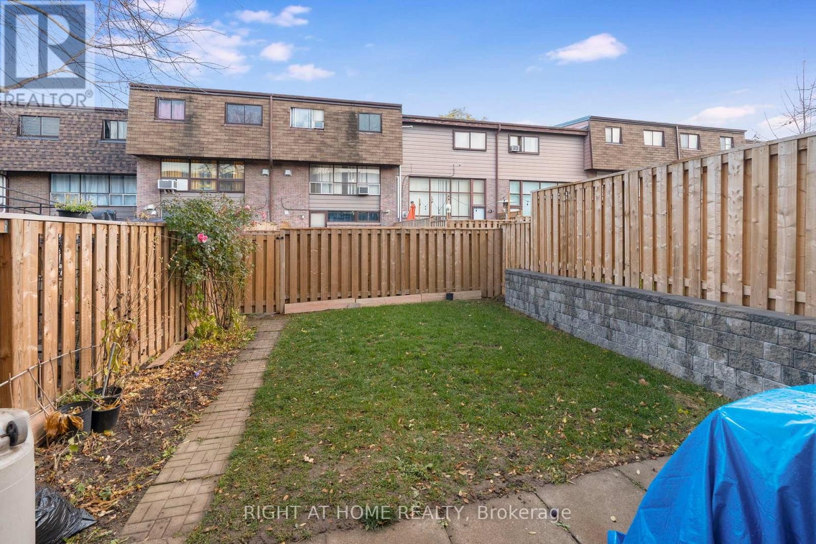 












154 - 180 MISSISSAUGA VALLEY BOULEVARD

,
Mississauga (Cooksville),




Ontario
L5A3M2

