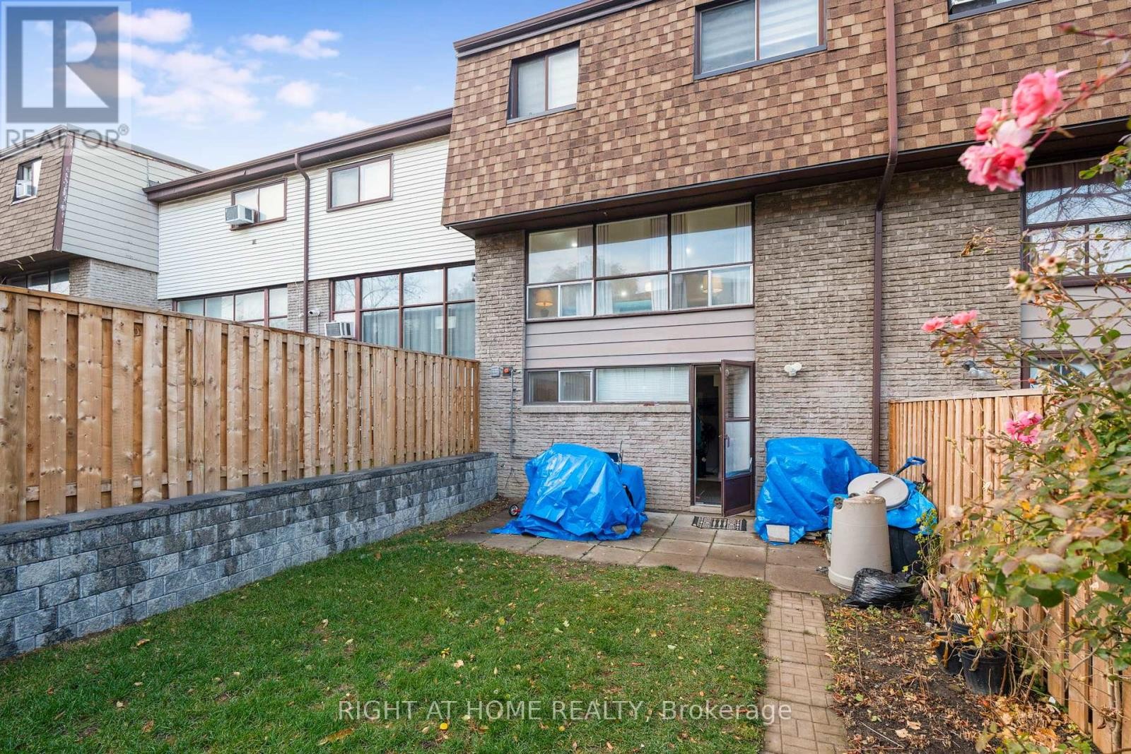 












154 - 180 MISSISSAUGA VALLEY BOULEVARD

,
Mississauga (Cooksville),




Ontario
L5A3M2

