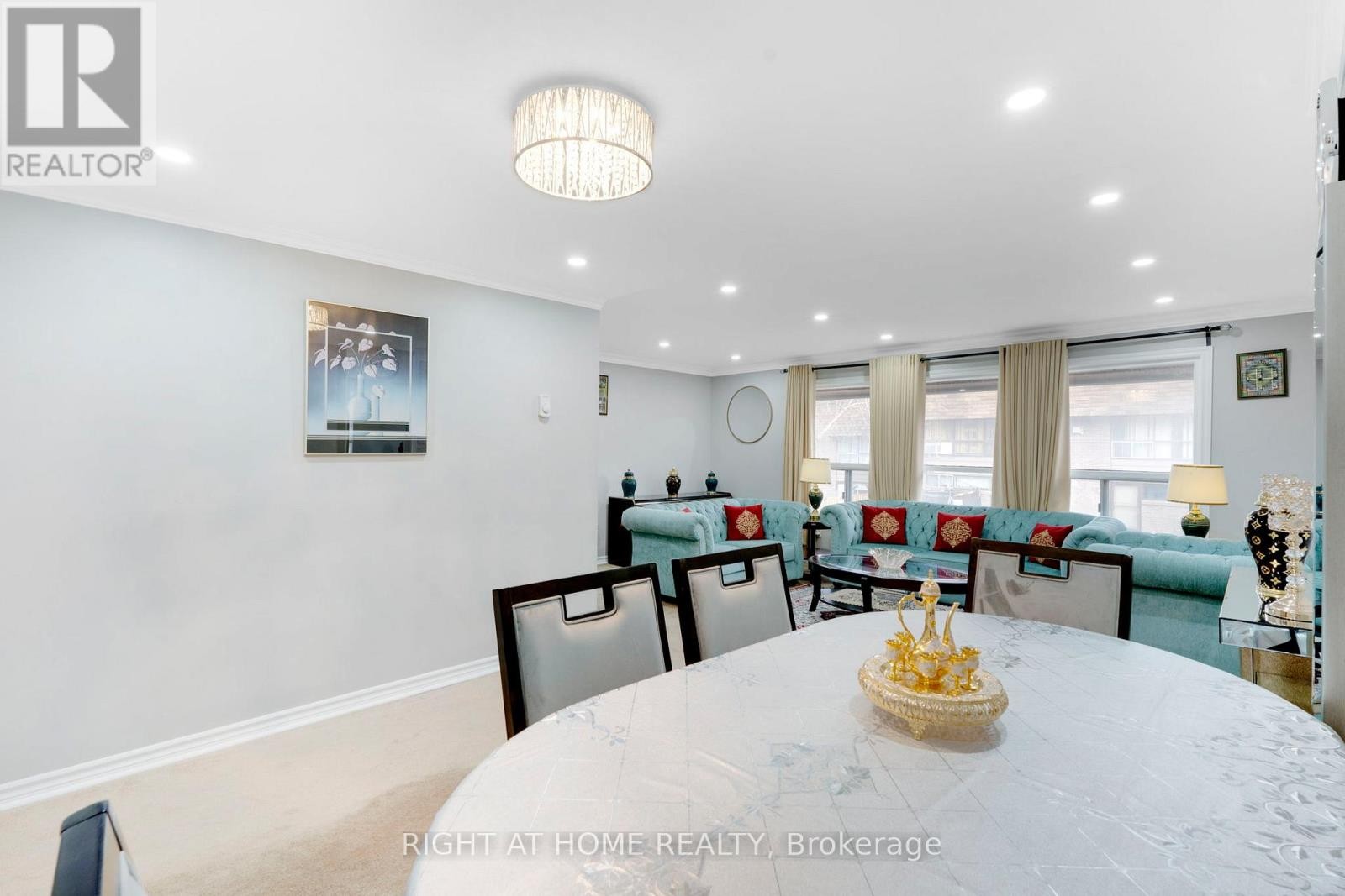 












154 - 180 MISSISSAUGA VALLEY BOULEVARD

,
Mississauga (Cooksville),




Ontario
L5A3M2

