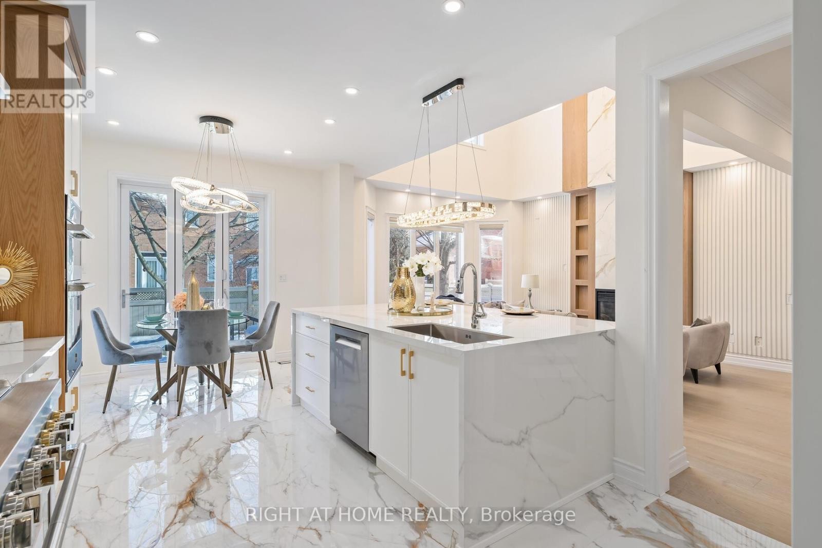 












3352 PETRIE WAY

,
Oakville (BR Bronte),




Ontario
L6L6V8

