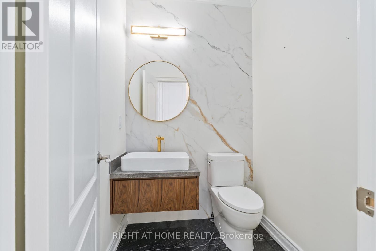 












3352 PETRIE WAY

,
Oakville (BR Bronte),




Ontario
L6L6V8

