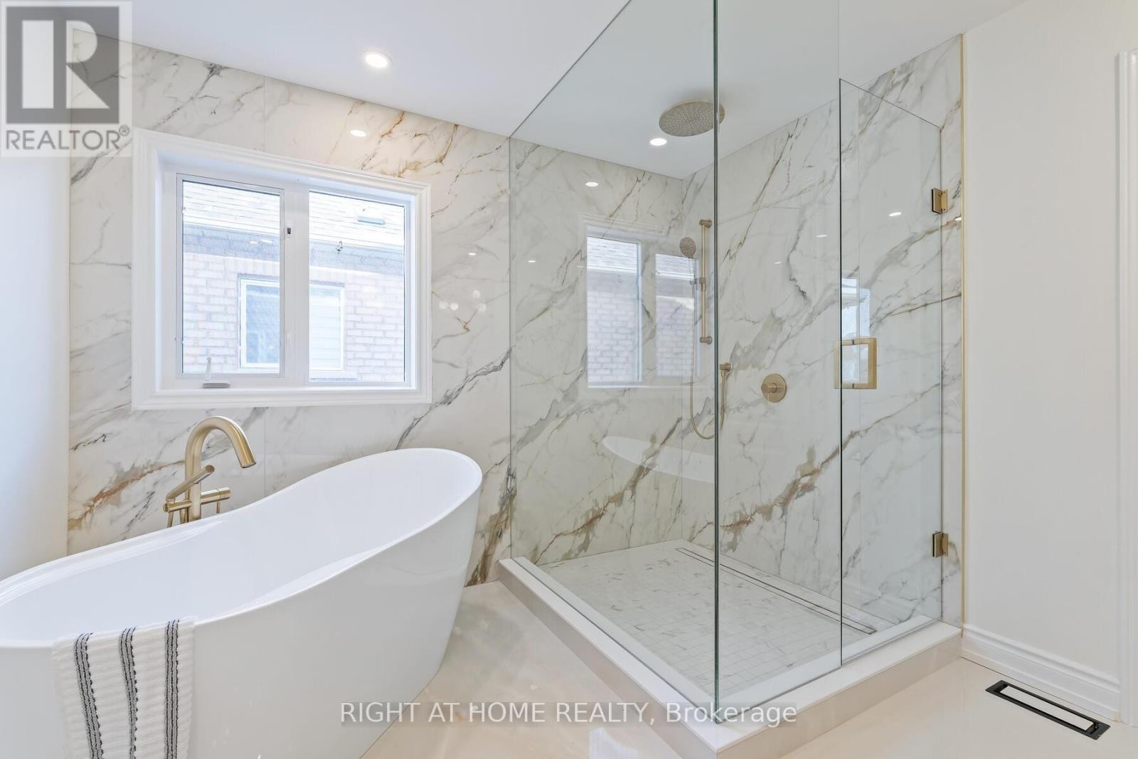 












3352 PETRIE WAY

,
Oakville (BR Bronte),




Ontario
L6L6V8

