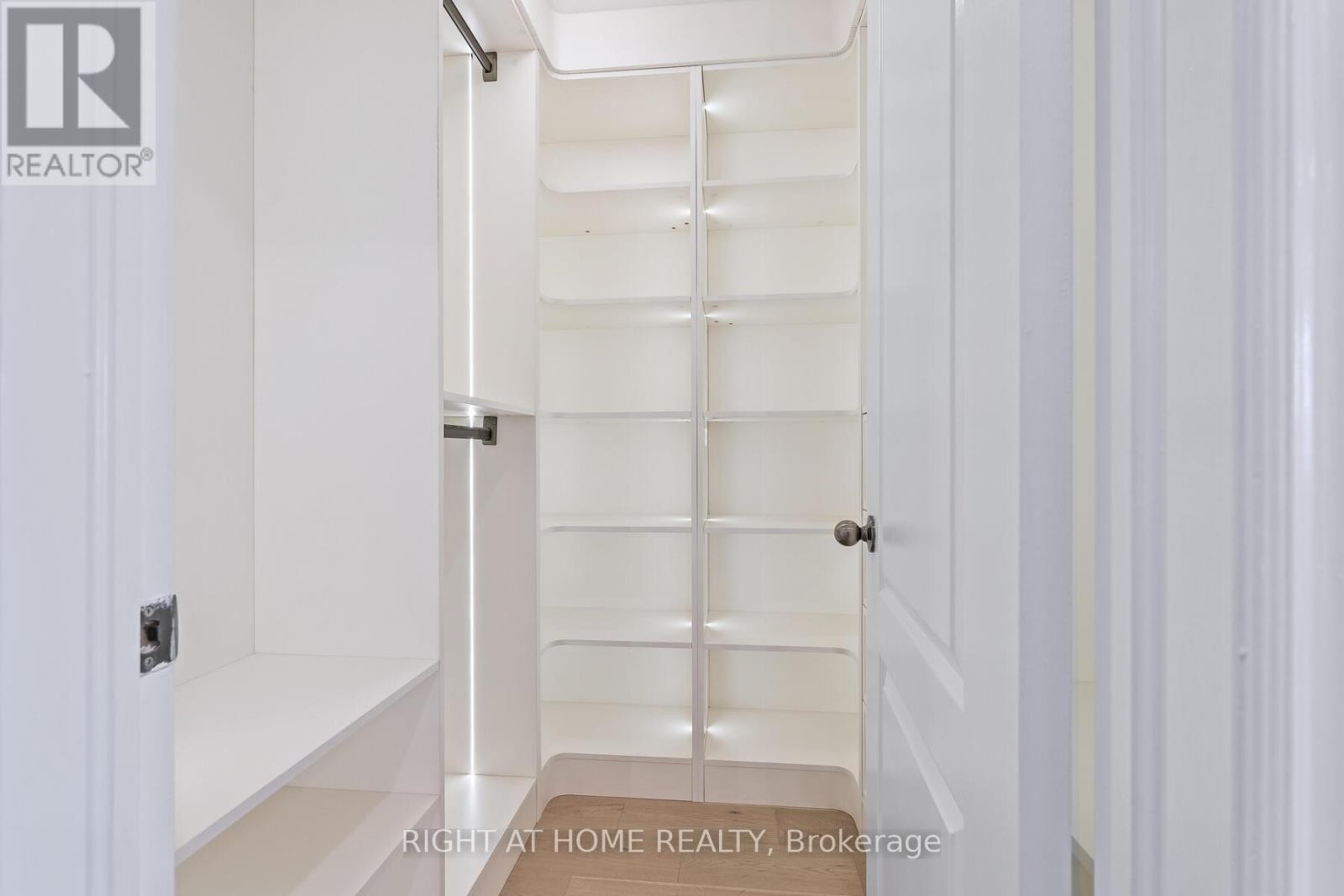 












3352 PETRIE WAY

,
Oakville (BR Bronte),




Ontario
L6L6V8

