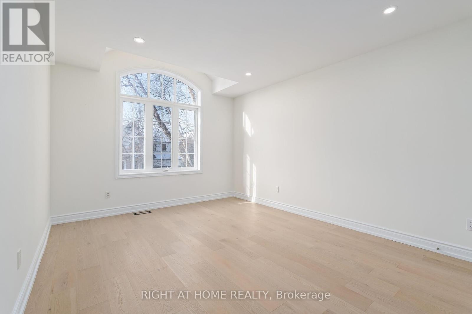 












3352 PETRIE WAY

,
Oakville (BR Bronte),




Ontario
L6L6V8

