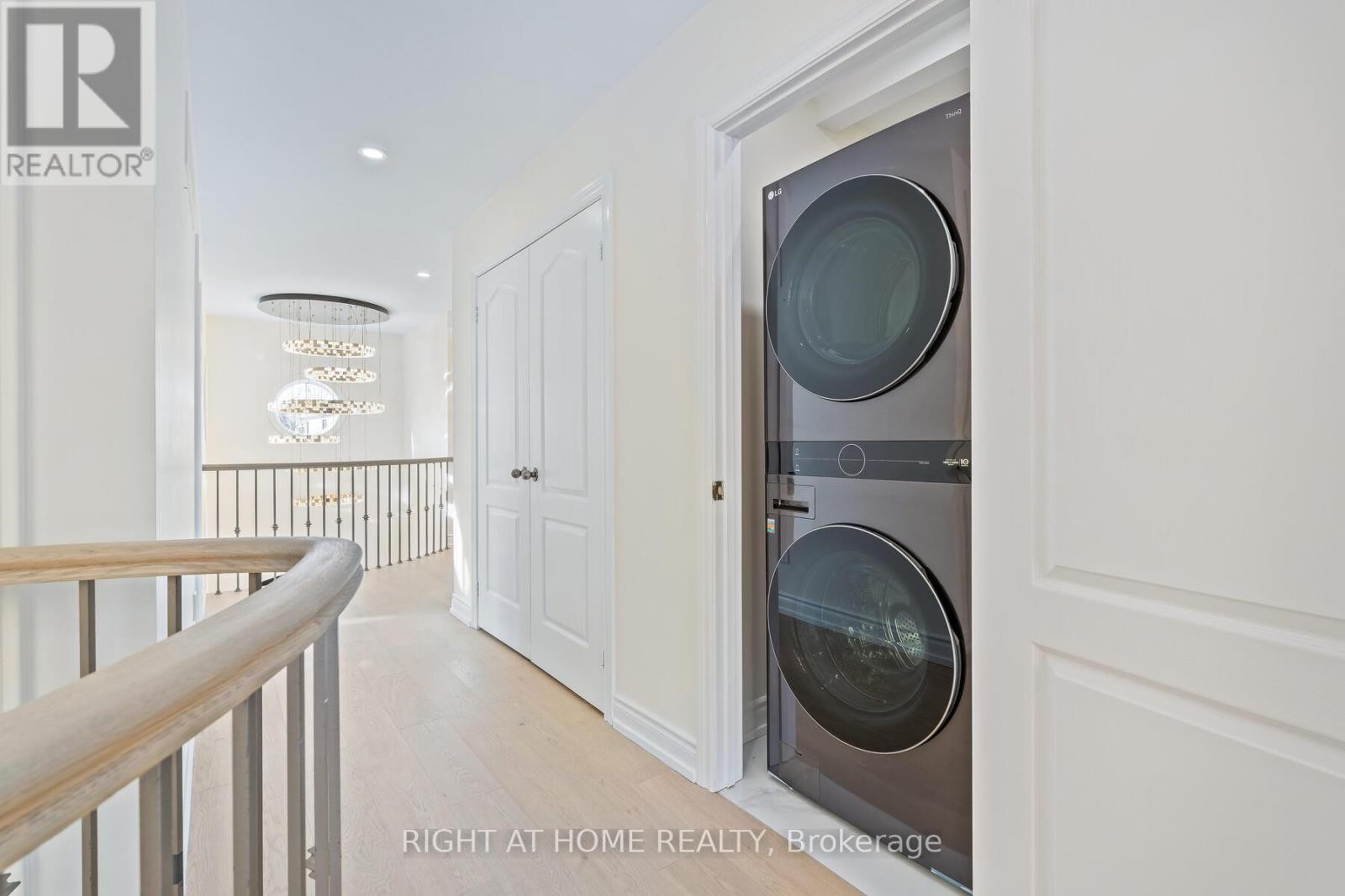 












3352 PETRIE WAY

,
Oakville (BR Bronte),




Ontario
L6L6V8

