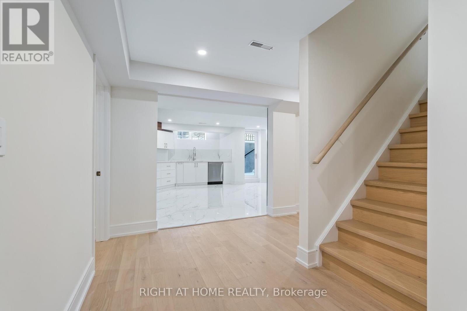 












3352 PETRIE WAY

,
Oakville (BR Bronte),




Ontario
L6L6V8

