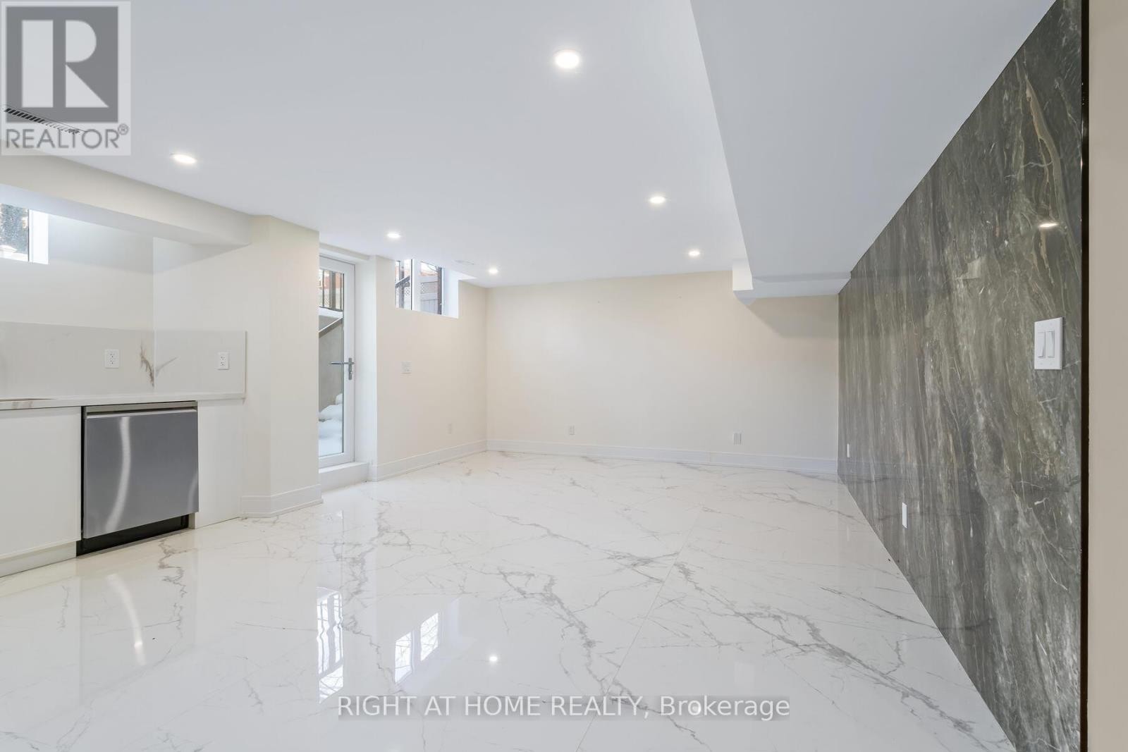 












3352 PETRIE WAY

,
Oakville (BR Bronte),




Ontario
L6L6V8

