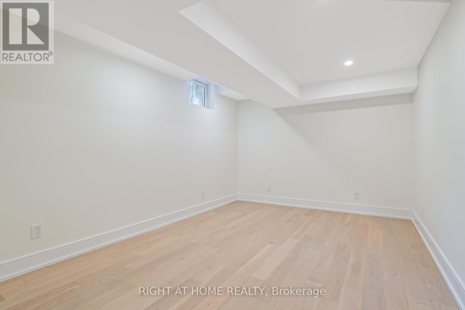 












3352 PETRIE WAY

,
Oakville (BR Bronte),




Ontario
L6L6V8

