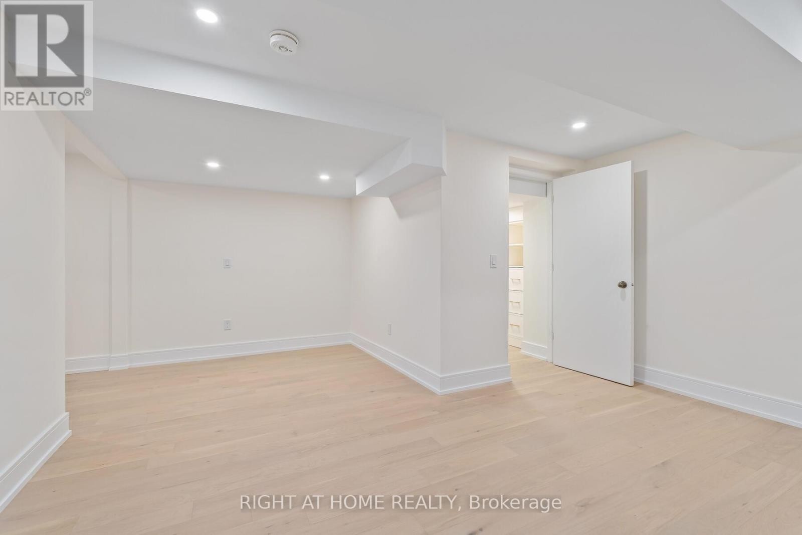 












3352 PETRIE WAY

,
Oakville (BR Bronte),




Ontario
L6L6V8

