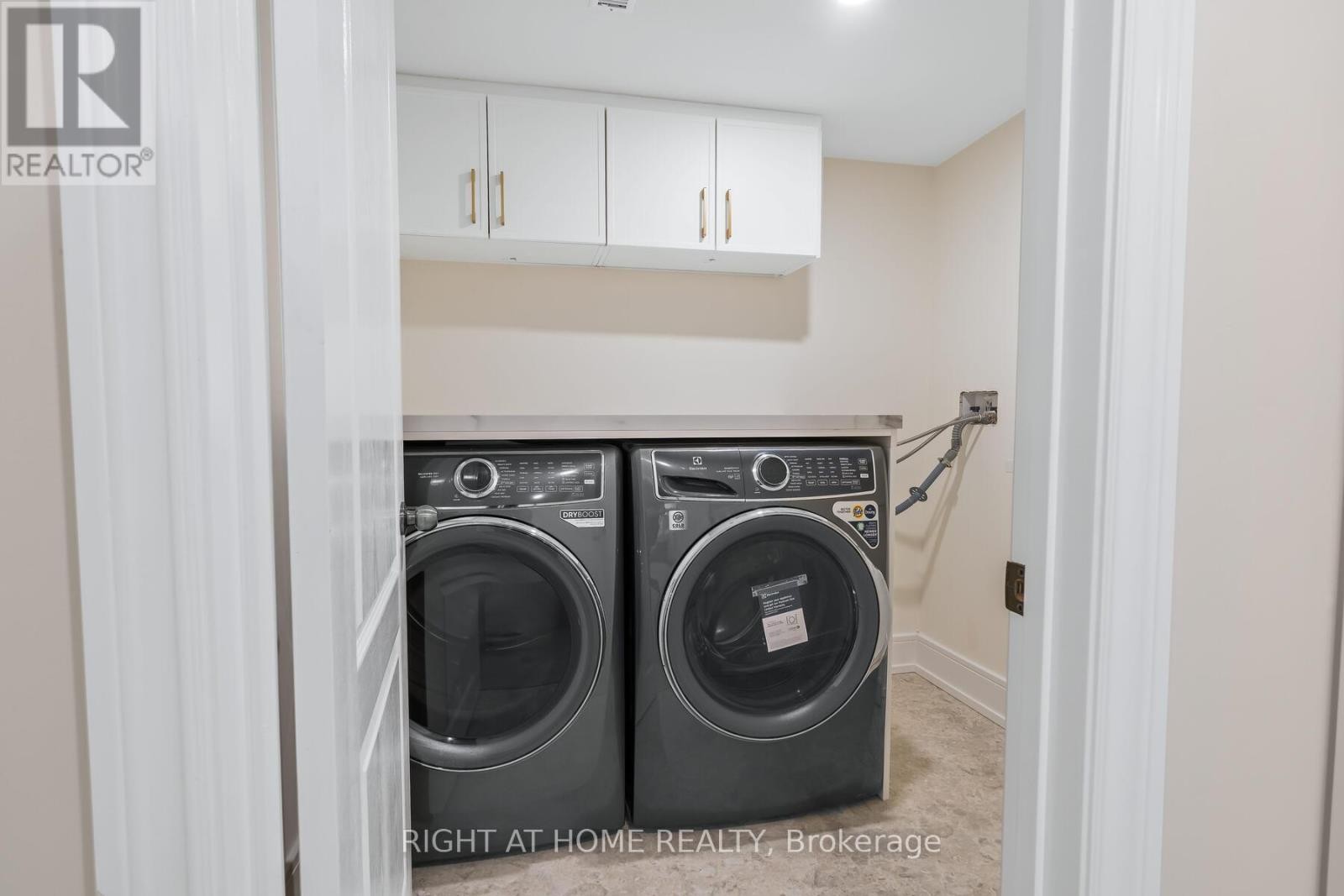 












3352 PETRIE WAY

,
Oakville (BR Bronte),




Ontario
L6L6V8

