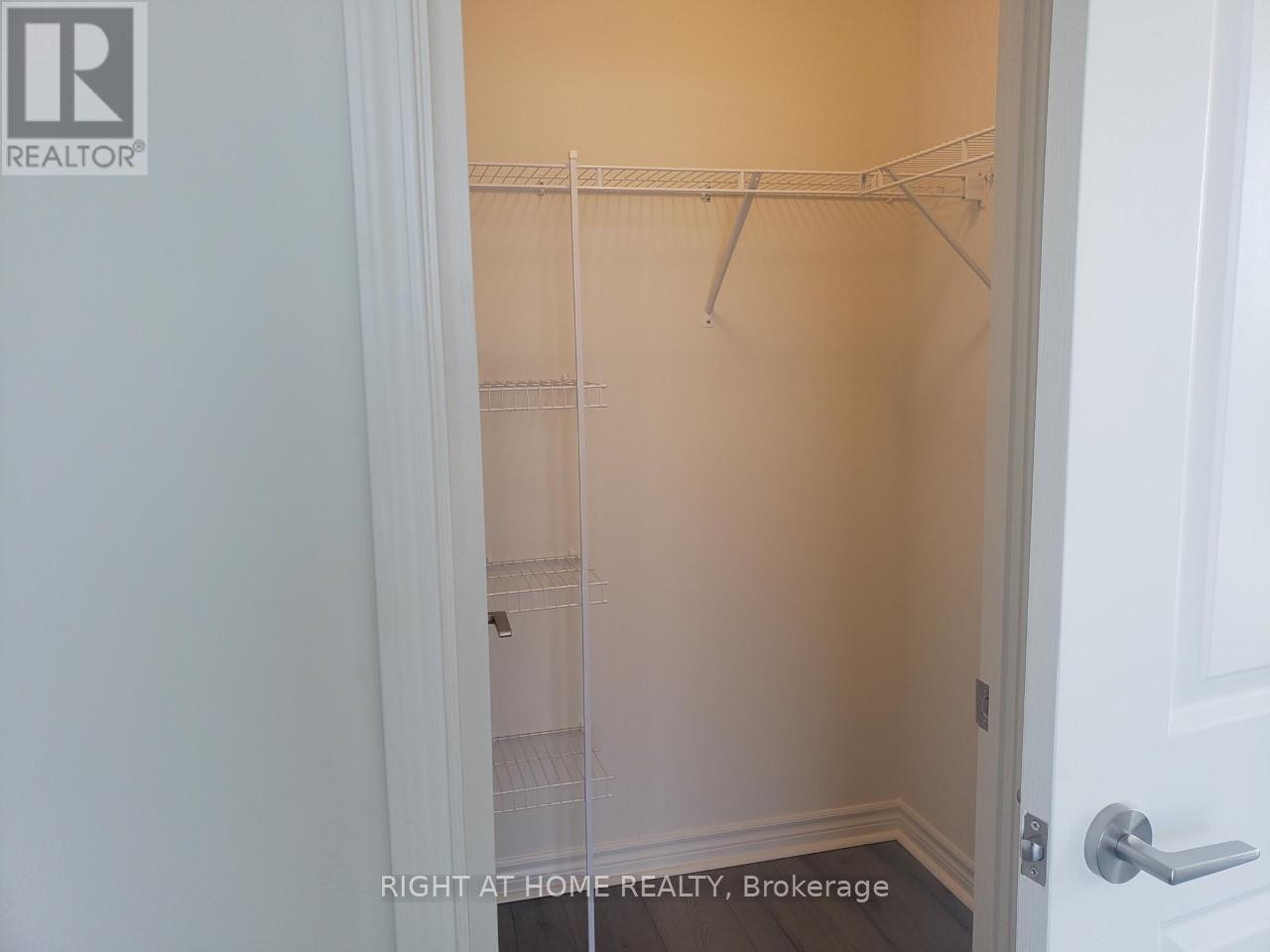 












816 - 349 RATHBURN ROAD W

,
Mississauga (Creditview),




Ontario
L5B0G9

