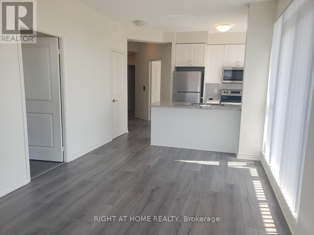 












816 - 349 RATHBURN ROAD W

,
Mississauga (Creditview),




Ontario
L5B0G9

