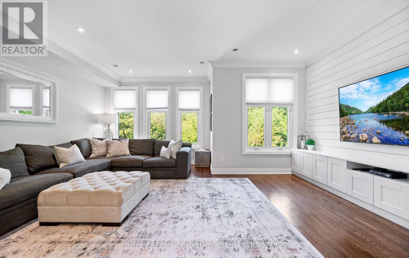 












30 LEGION ROAD

,
Toronto (Mimico),




Ontario
M8V4C5

