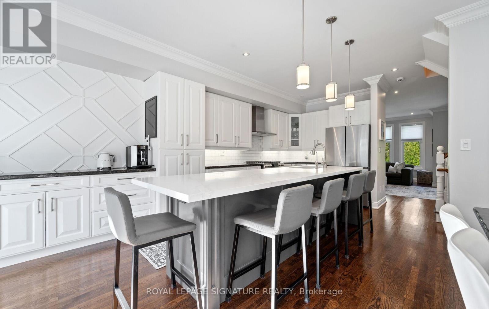 












30 LEGION ROAD

,
Toronto (Mimico),




Ontario
M8V4C5

