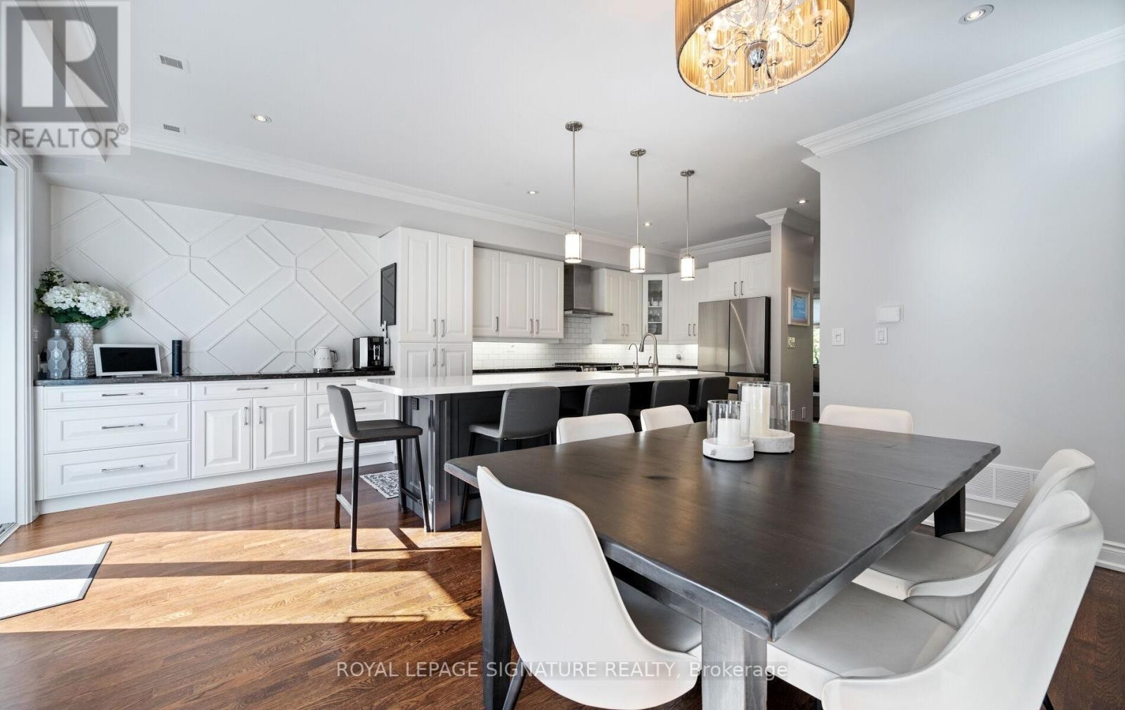 












30 LEGION ROAD

,
Toronto (Mimico),




Ontario
M8V4C5

