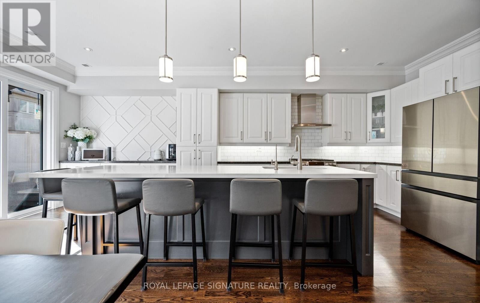 












30 LEGION ROAD

,
Toronto (Mimico),




Ontario
M8V4C5

