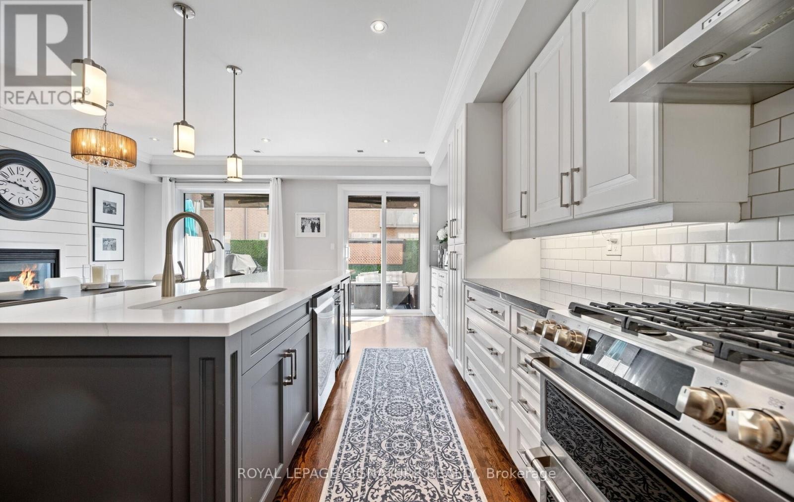 












30 LEGION ROAD

,
Toronto (Mimico),




Ontario
M8V4C5

