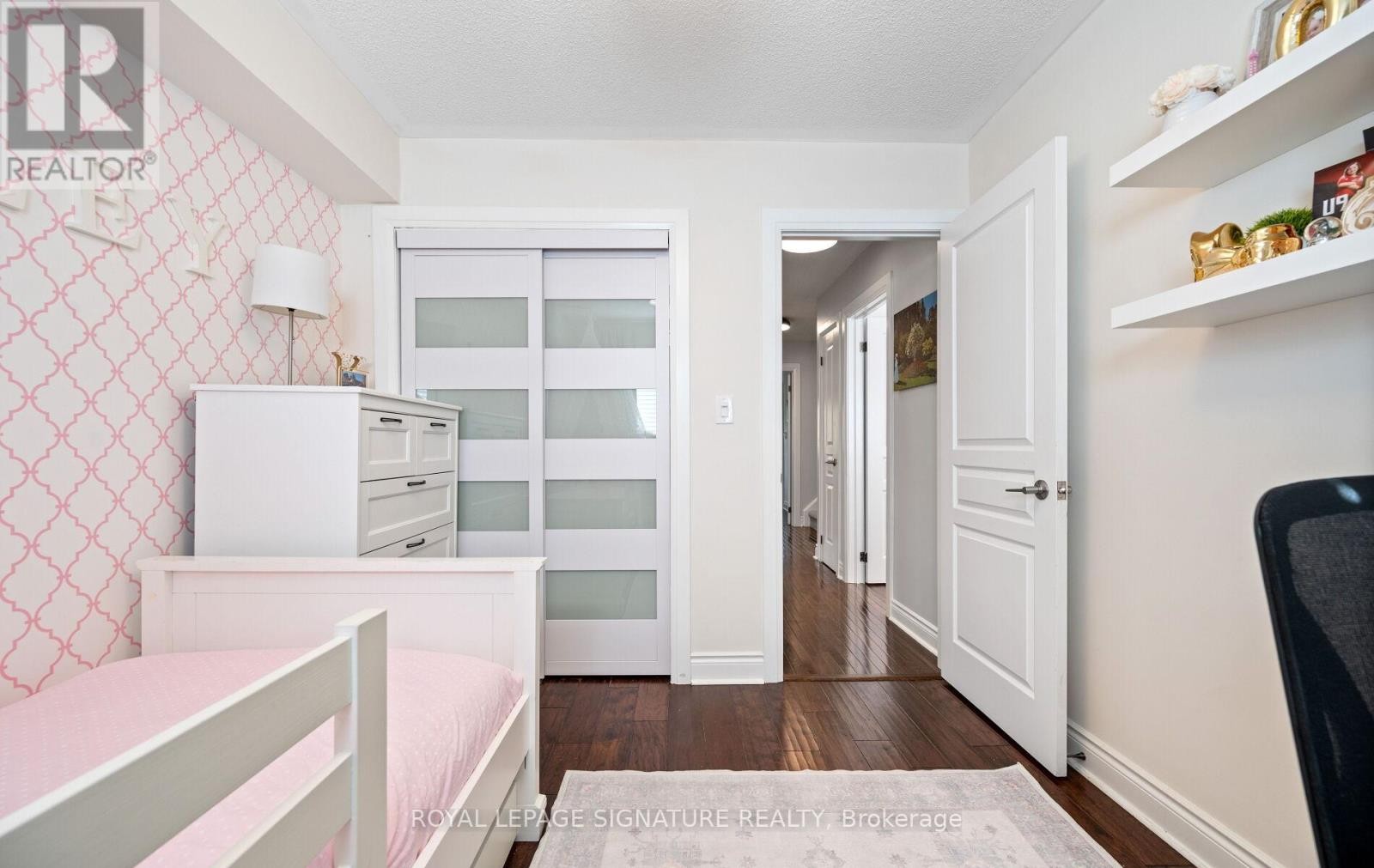 












30 LEGION ROAD

,
Toronto (Mimico),




Ontario
M8V4C5

