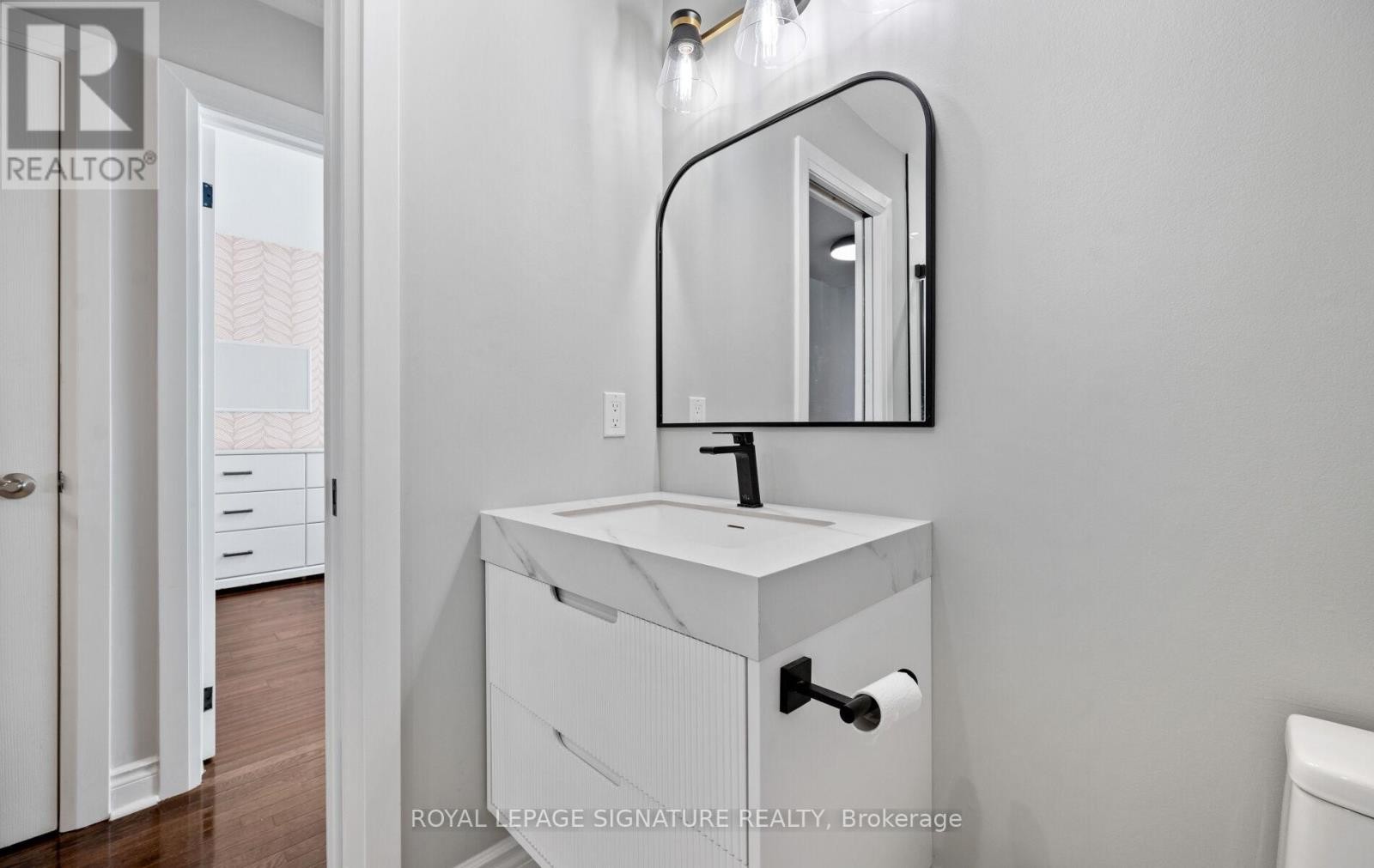 












30 LEGION ROAD

,
Toronto (Mimico),




Ontario
M8V4C5

