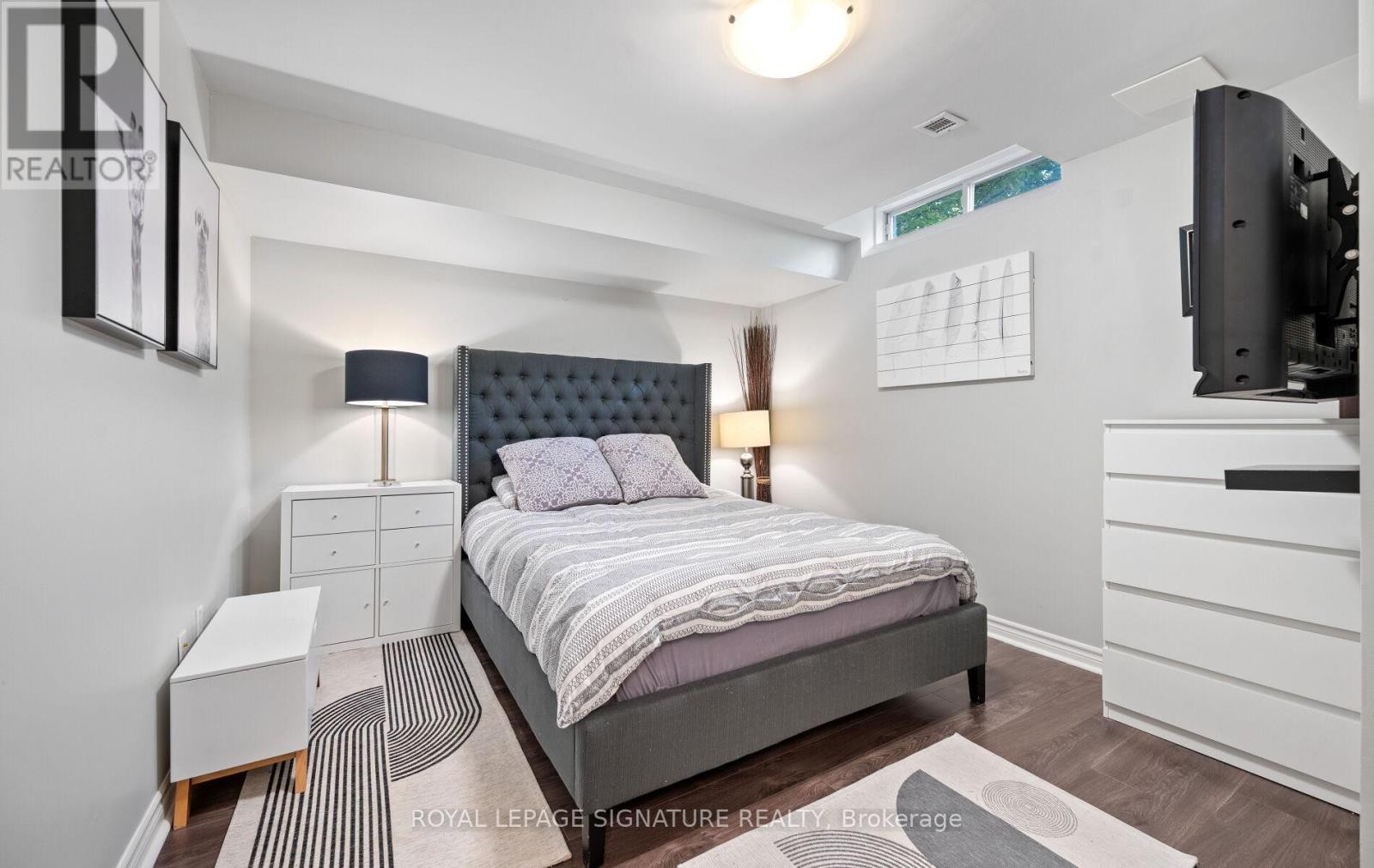 












30 LEGION ROAD

,
Toronto (Mimico),




Ontario
M8V4C5

