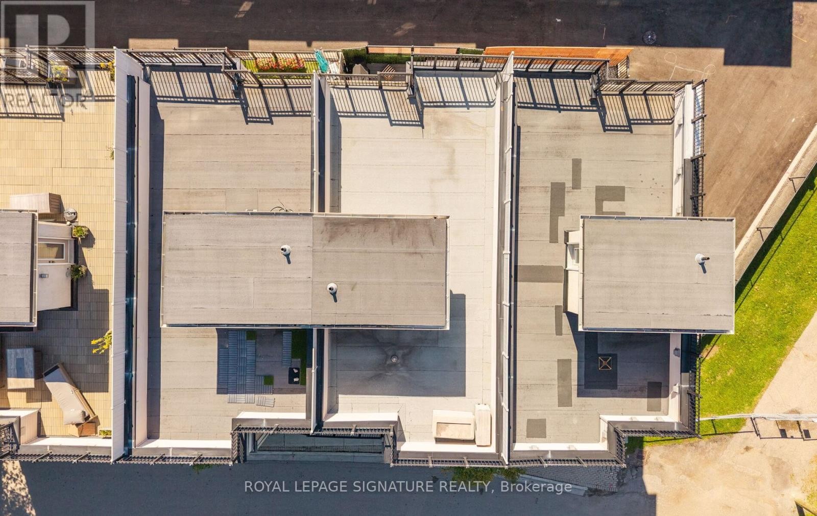 












30 LEGION ROAD

,
Toronto (Mimico),




Ontario
M8V4C5

