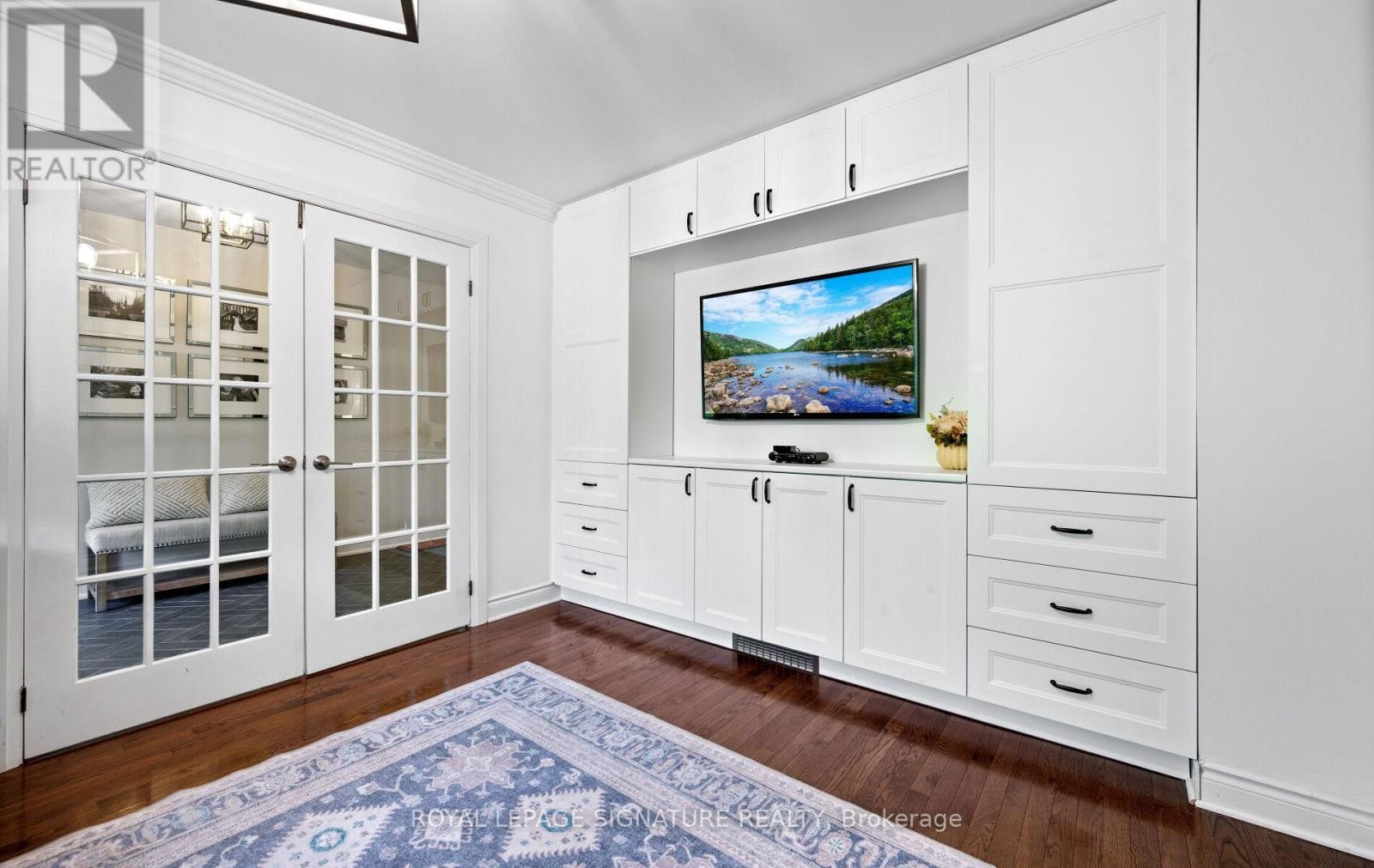 












30 LEGION ROAD

,
Toronto (Mimico),




Ontario
M8V4C5

