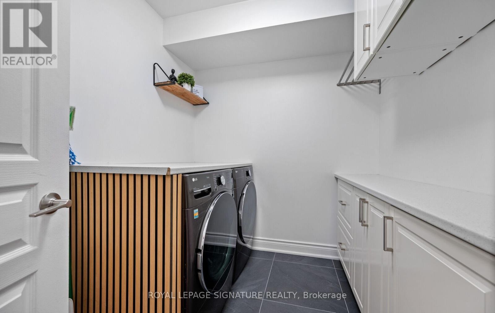 












30 LEGION ROAD

,
Toronto (Mimico),




Ontario
M8V4C5

