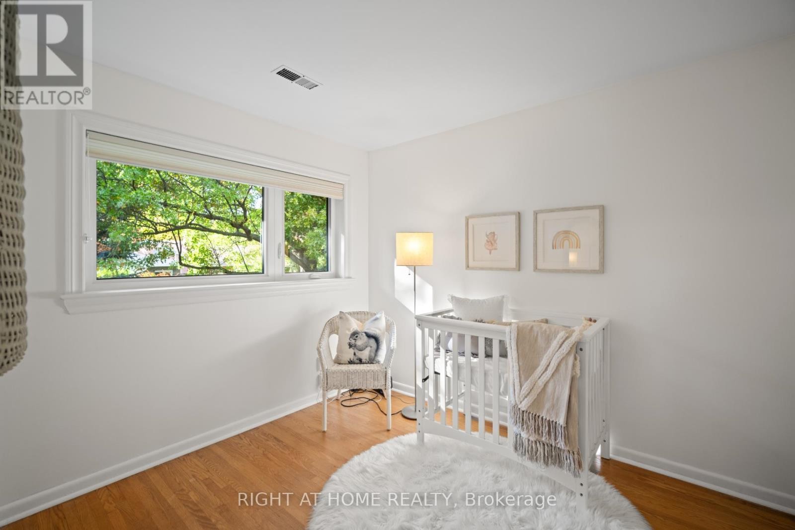 












20 WEST DEANE VALLEY ROAD

,
Toronto (Eringate-Centennial-West Deane),




Ontario
M9B3K5

