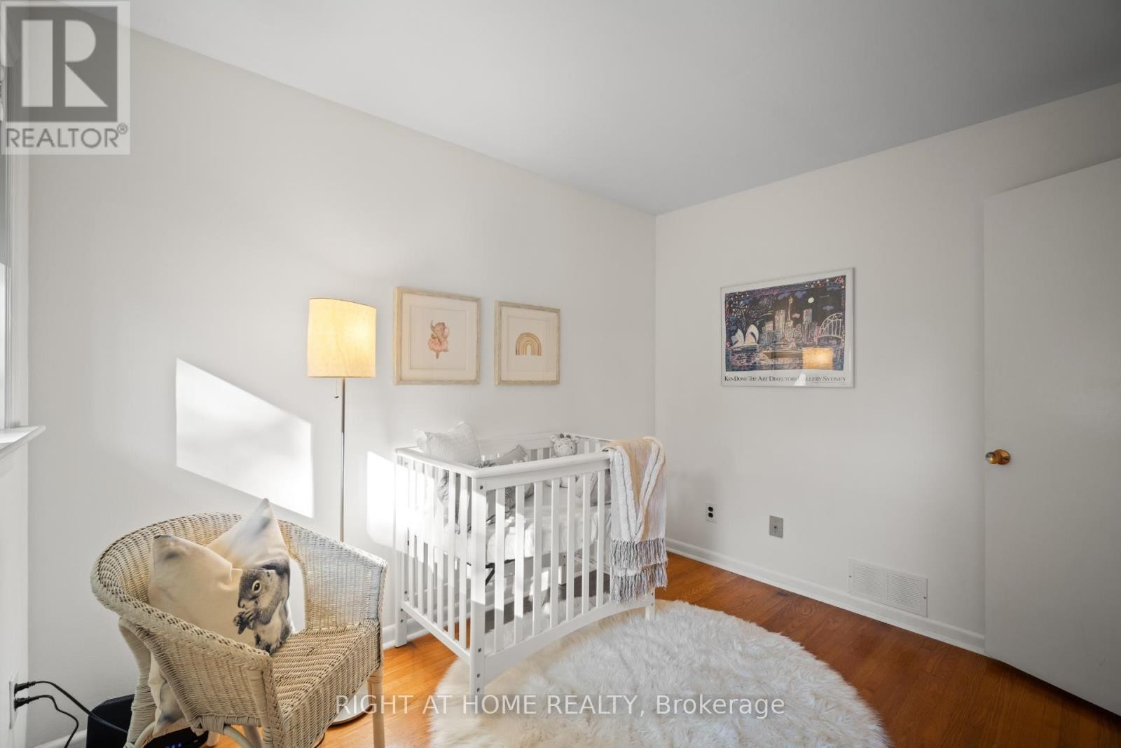 












20 WEST DEANE VALLEY ROAD

,
Toronto (Eringate-Centennial-West Deane),




Ontario
M9B3K5

