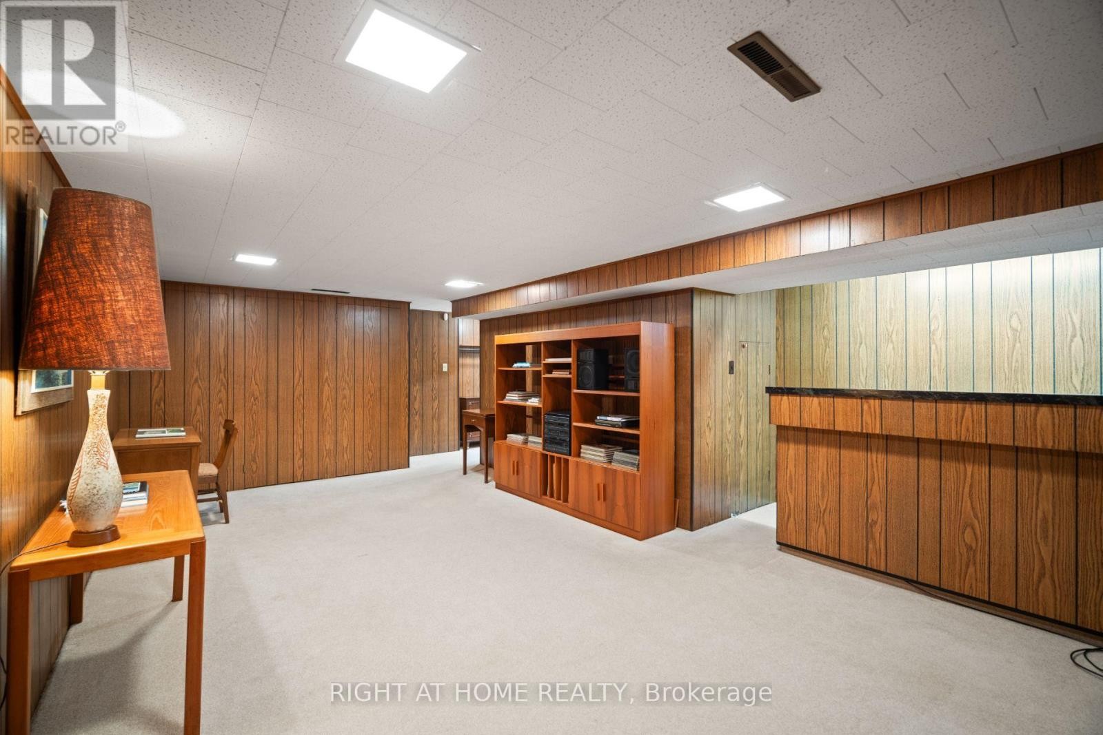 












20 WEST DEANE VALLEY ROAD

,
Toronto (Eringate-Centennial-West Deane),




Ontario
M9B3K5

