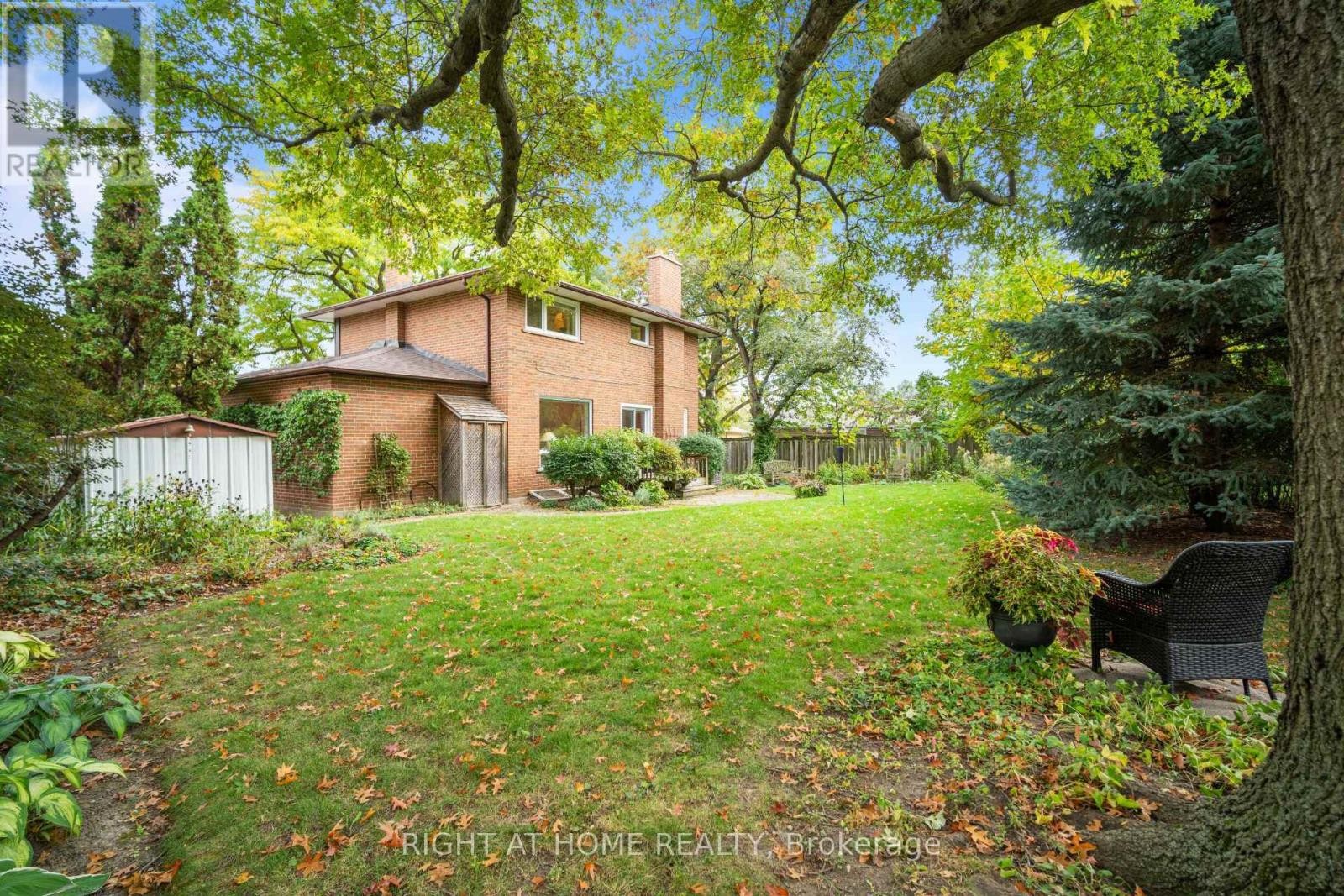 












20 WEST DEANE VALLEY ROAD

,
Toronto (Eringate-Centennial-West Deane),




Ontario
M9B3K5

