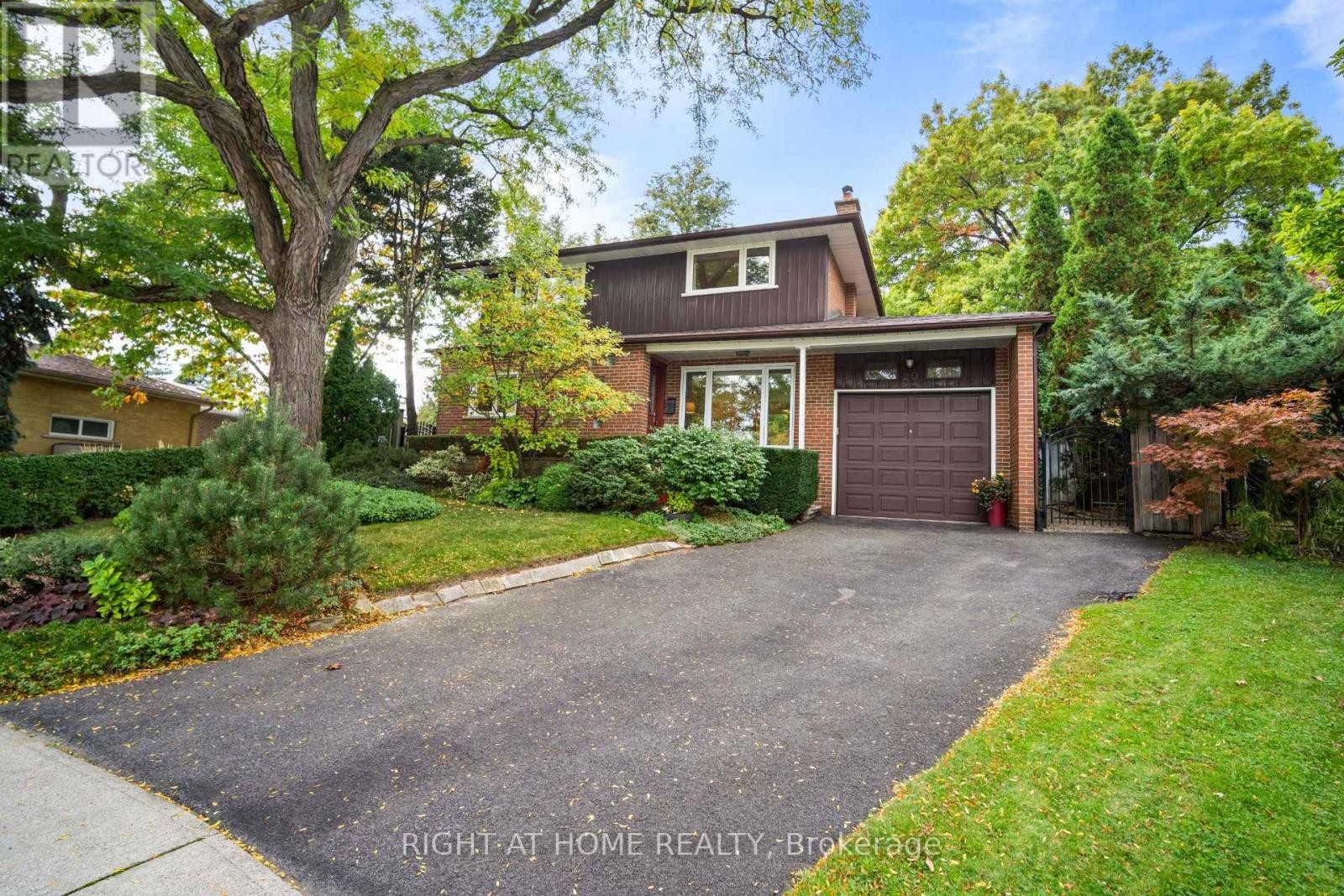 












20 WEST DEANE VALLEY ROAD

,
Toronto (Eringate-Centennial-West Deane),




Ontario
M9B3K5

