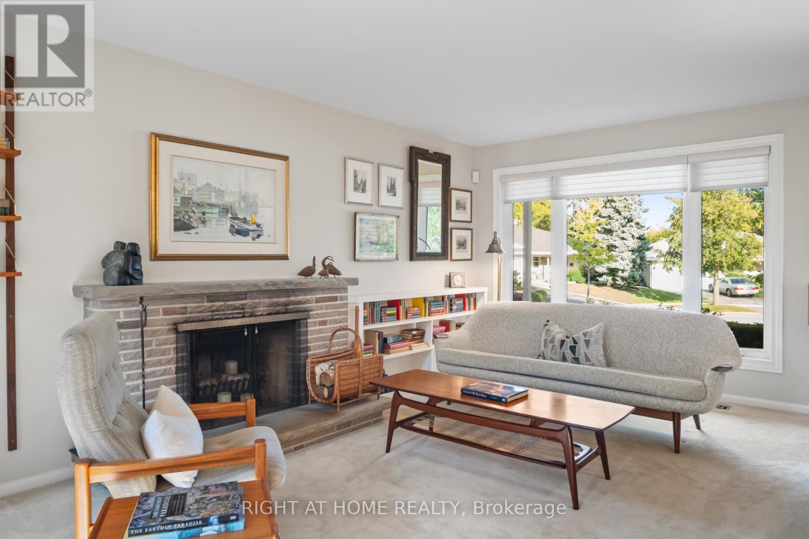 












20 WEST DEANE VALLEY ROAD

,
Toronto (Eringate-Centennial-West Deane),




Ontario
M9B3K5

